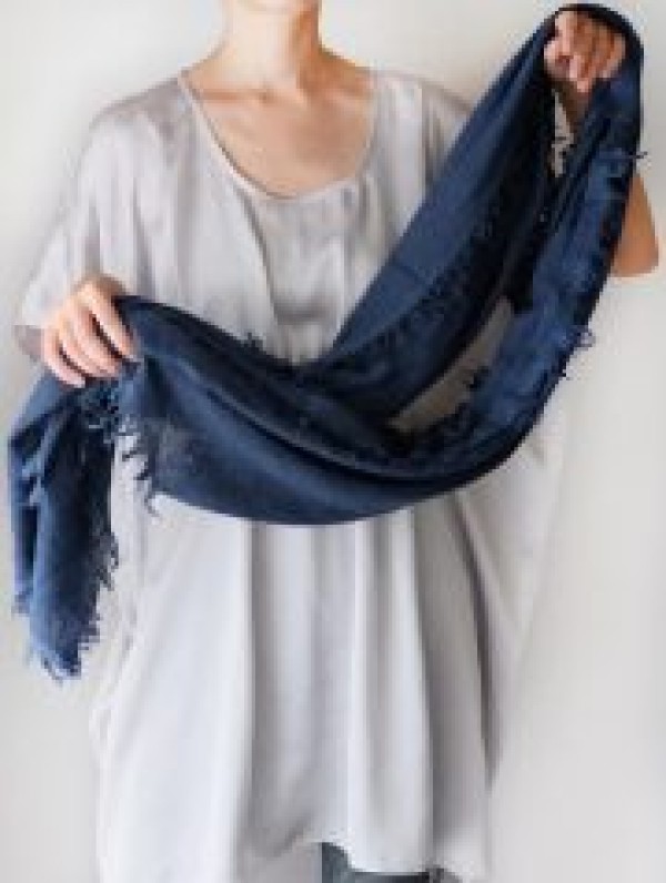 A comprehensive collection of various ways to tie a scarf, and 60 ways to tie a long scarf