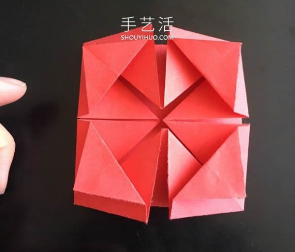 A simple tutorial on the origami method of a small flower basket