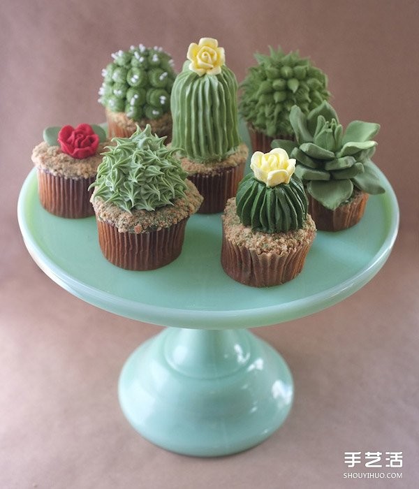 Pictures of how to make a cactus cake that are a little bit spoofy and a little bit playful