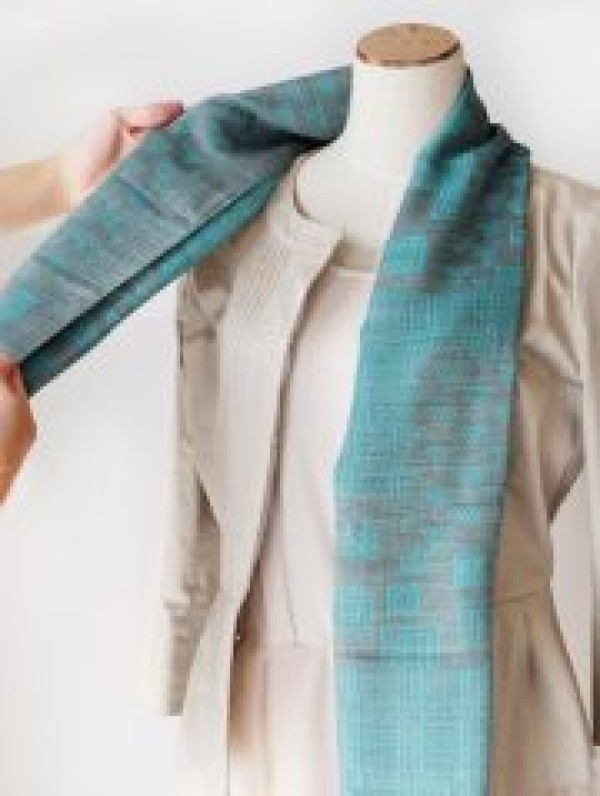 A comprehensive collection of various ways to tie a scarf, and 60 ways to tie a long scarf