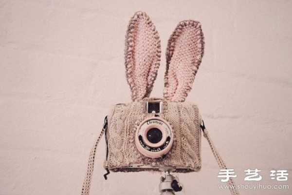 Long-eared rabbit camera bag knitted from wool