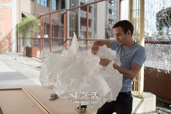 A cloud-making movement that took 800 hours with white paper and LED lights