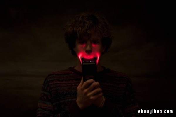 Putting a flash light in your mouth and pressing the shutter button produces a terrifying effect! 