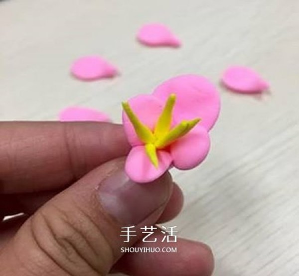 I miss the spring to use ultra-light clay to hand-make beautiful peach blossoms