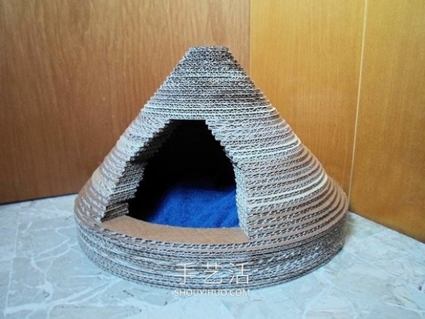 Illustrated tutorial on how to make your own corrugated cardboard cat house