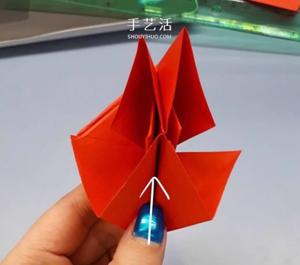 Illustrated tutorial on the origami method of a simple paper rose