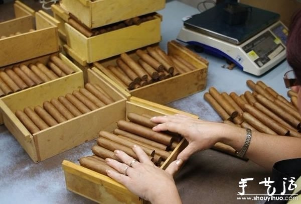 The secret of the hand-making process of Cuban cigars