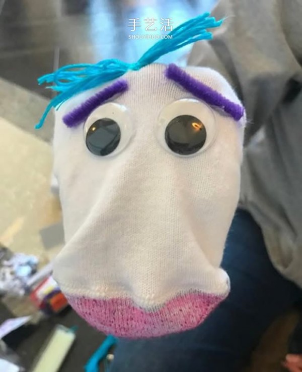 Handmade hand puppet toys with socks, use it to perform puppet shows! 