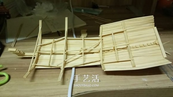 The ancient warship model is hand-made with disposable chopsticks