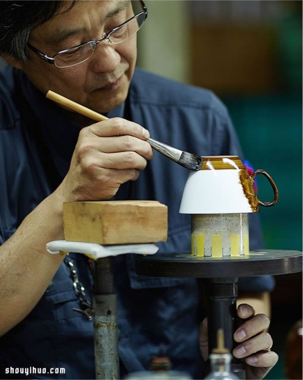 Waltz-like design of mirror-reflected coffee cups and trays of afternoon tea