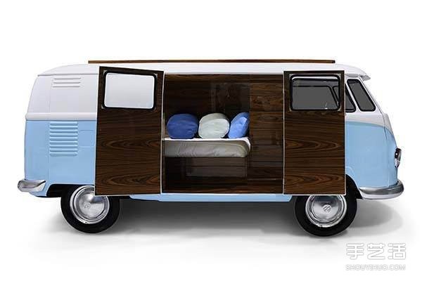 The Dream Camping Bus Bed can also travel without stopping in the room!