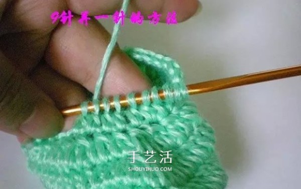 Step-by-step diagram of how to crochet simple and beautiful baby shoes