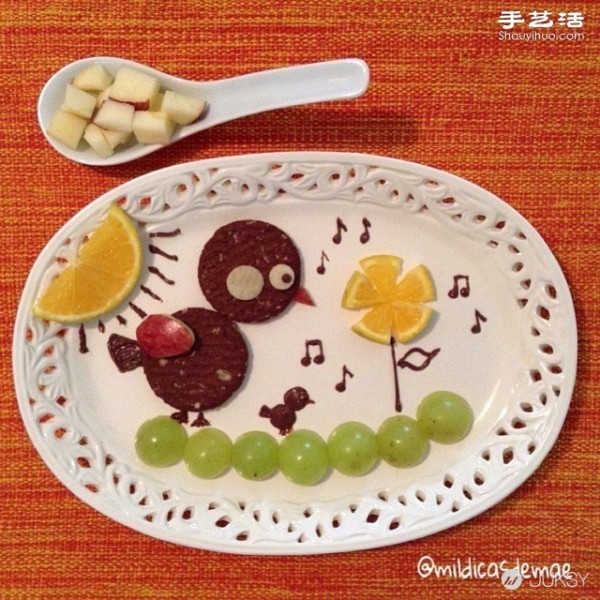 A Brazilian mother DIYs creative platters for her picky daughter