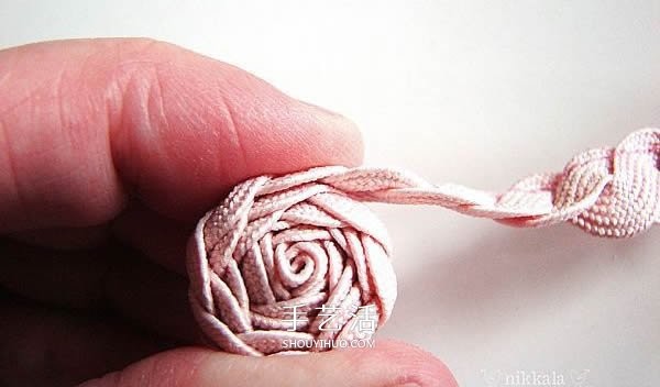 DIY diagram of hand-made cloth rose ornaments with flower cloth roses