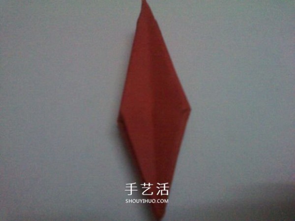 The steps of folding Higanhua are illustrated and the process of origami is detailed