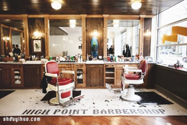 American barber shop decoration design and layout with a strong retro style