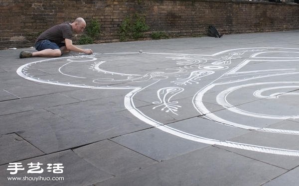 Roman artists street chalk graffiti art