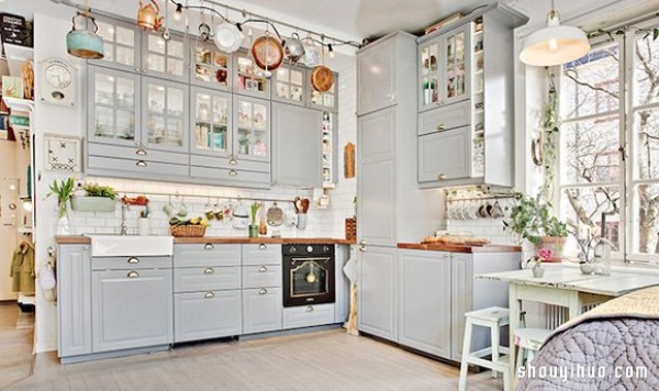 Small space makes great use of! Swedish 36 square meter country-style apartment kitchen