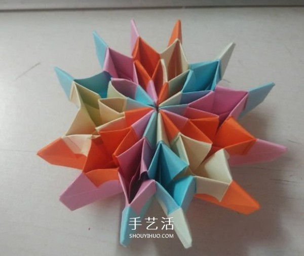 You can turn it inside out and out at will! Illustration of the origami method of transforming paper flower balls