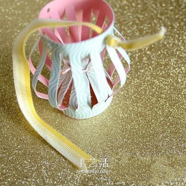 How to make double-layered lanterns with inner and outer layers and illustrations of handmade New Year paper lanterns