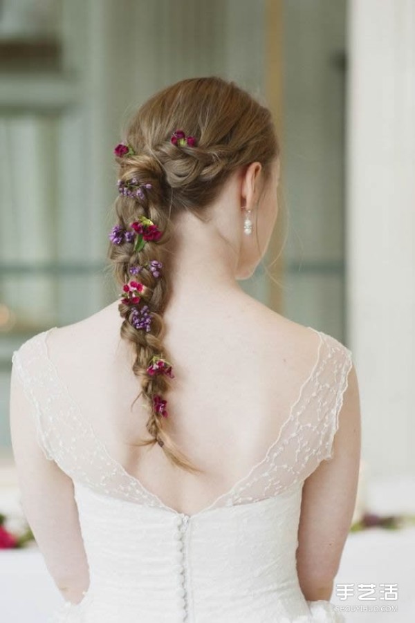 Four kinds of dreamy garlands for the bride and unconventional bridal headwear