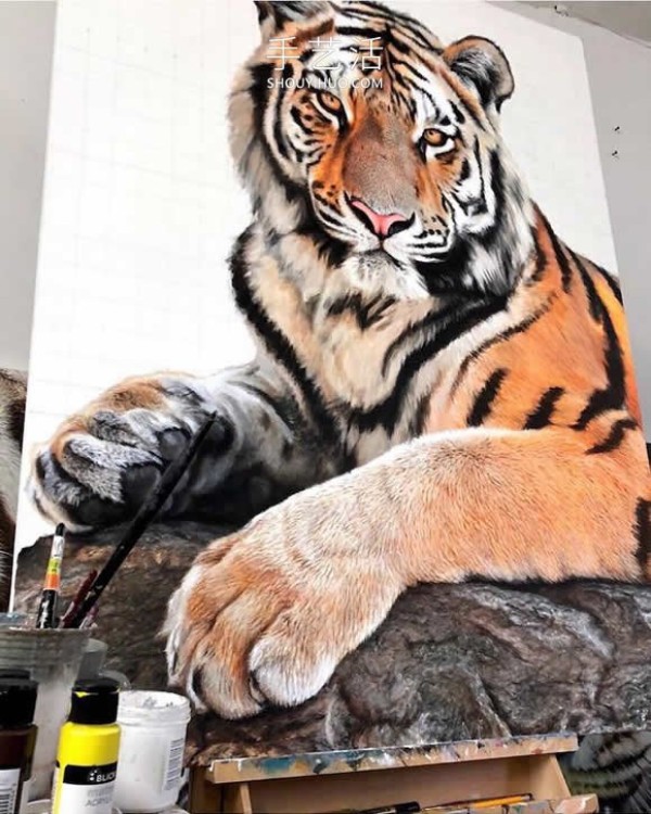 Its like its jumping off the canvas! Realistic paintings capture the beauty of wildlife