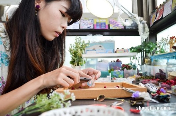 Forest Floral Jewelry Studio: DOOORS Handmade Dried Flowers and Fruits