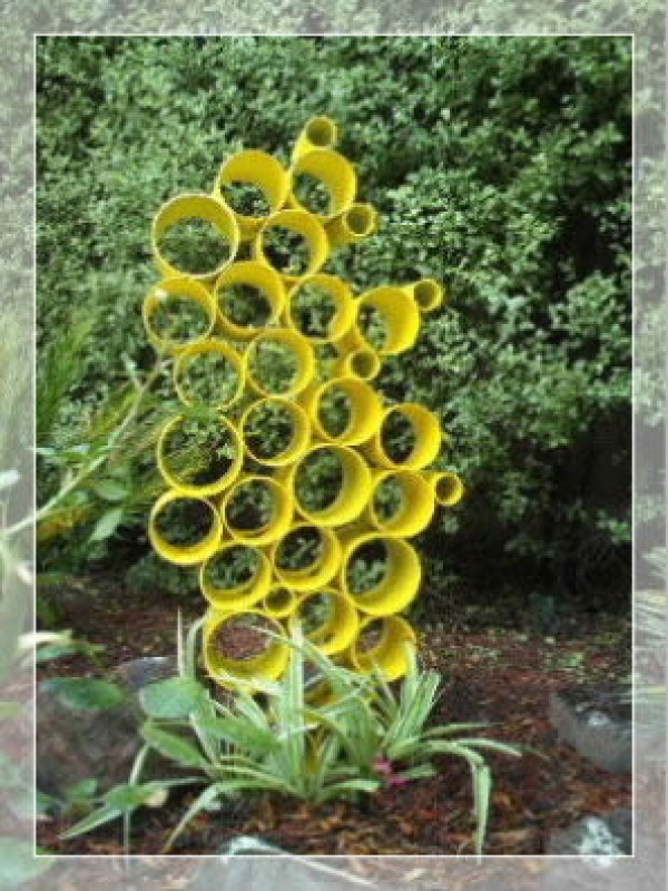 Tutorial on making garden sculptures from PVC pipes, how to make homemade PVC pipe sculptures