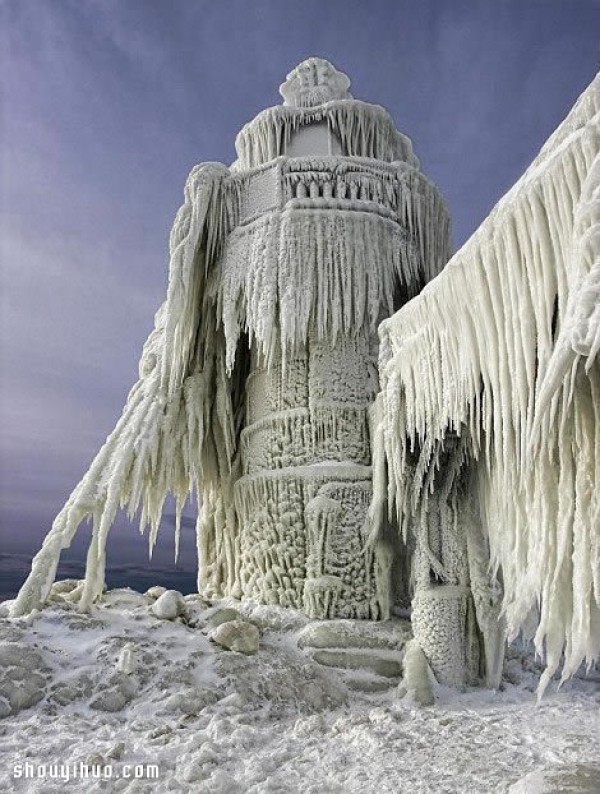 The spectacular lighthouse scene on the edge of Lake Michigan under the snowstorm and cold wave