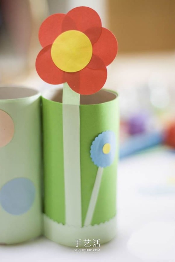 How to make a handmade caterpillar pen holder from a toilet paper tube