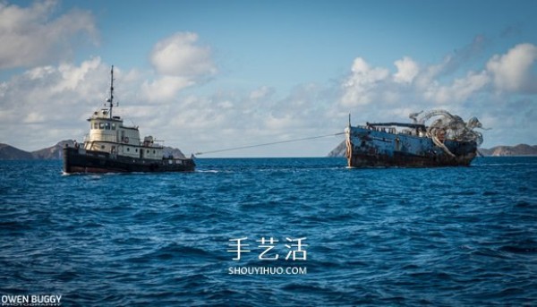 The World War II battleships with giant octopuses have become artistic artificial islands