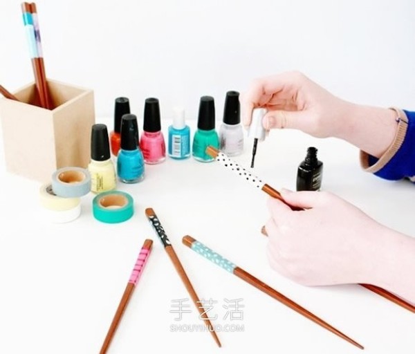 Illustrated tutorial on the DIY method of using nail polish to transform chopsticks