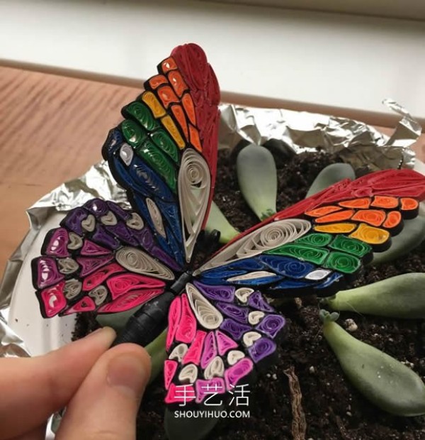 Colorful elves! Tutorial on making paper quilled butterflies by hand