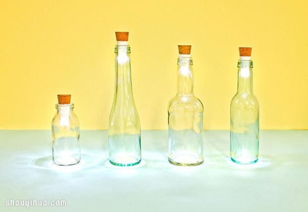 Rechargeable cork LED turns the glass bottle into a situation light