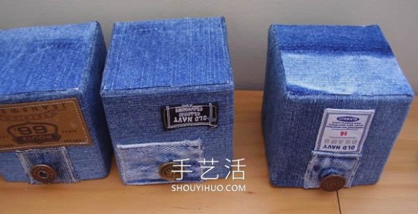 Old jeans are transformed into a multifunctional storage cabinet with drawers and side pockets! 