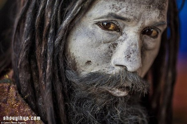 The terrifying "corpse-eating tribe" Aghori in Varanasi, India