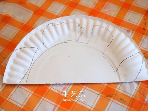 Tutorial on how to make small fishes on paper plates in kindergarten