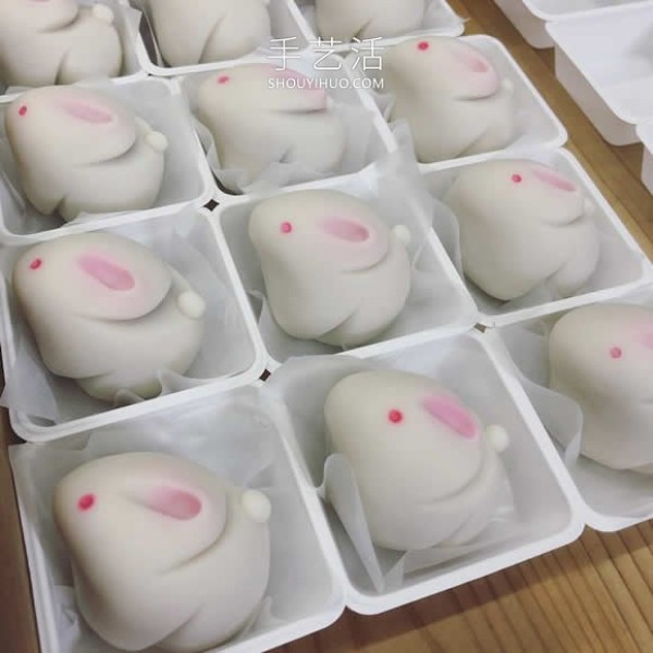 Japanese chef makes creative dessert: Kotori "Wagoshi"