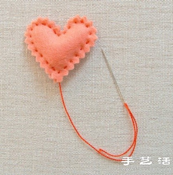 Heart-shaped baubles made of felt cloth