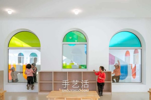 Rainbow glass turns this kindergarten into a colorful kaleidoscope