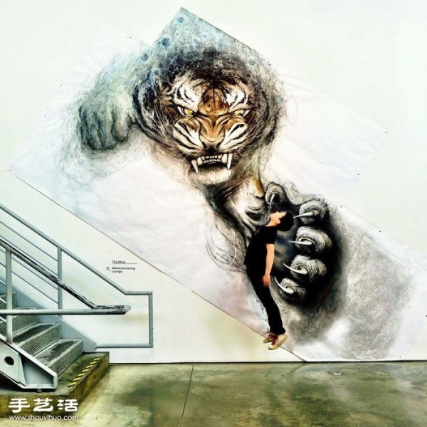 Ultra-realistic 3D animal murals seem to break out of the wall in the next moment