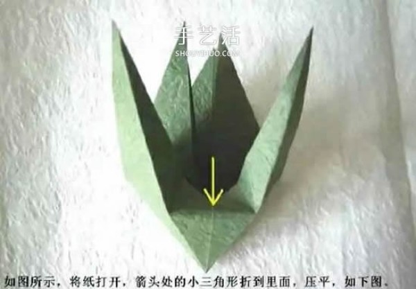 Origami flowers are essential! Illustration of the origami method of a simple calyx