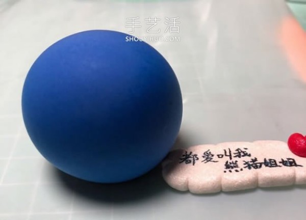 Illustration of how to make a sleeping Doraemon by hand using ultra-light clay