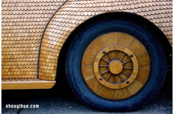 70-year-old grandpa used tens of thousands of oak pieces to build his dream Beetle