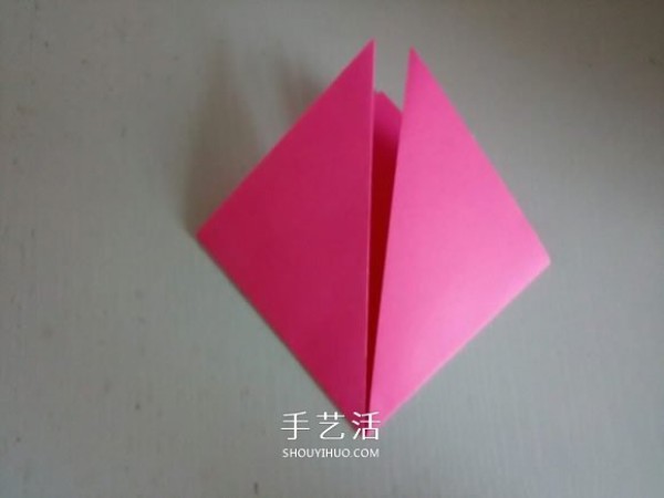 Illustration of the steps of folding a simple and beautiful five-petal paper flower