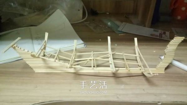 The ancient warship model is hand-made with disposable chopsticks