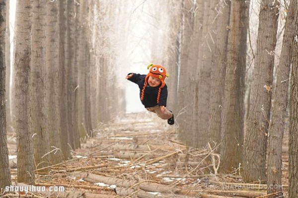 Father creates invisible wings for Baby Tang with love and photography