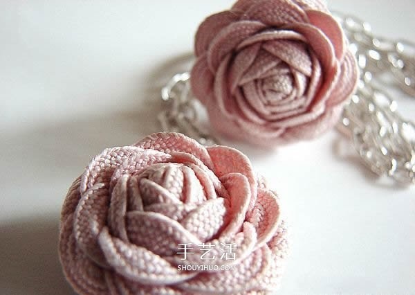 DIY diagram of hand-made cloth rose ornaments with flower cloth roses