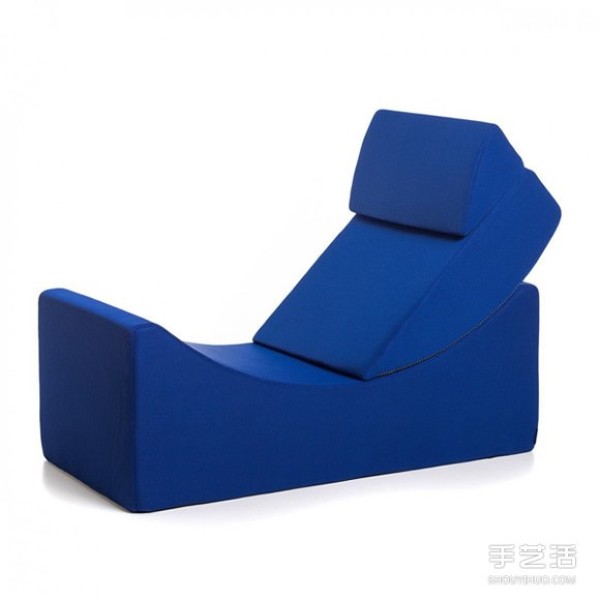 The ever-changing building block sofa design allows you to adjust it to a comfortable angle