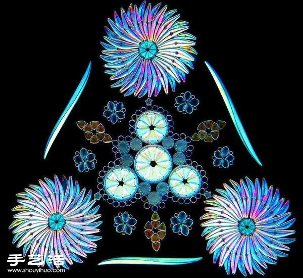 The visual art of the beautiful arrangement of single-celled diatoms under the microscope